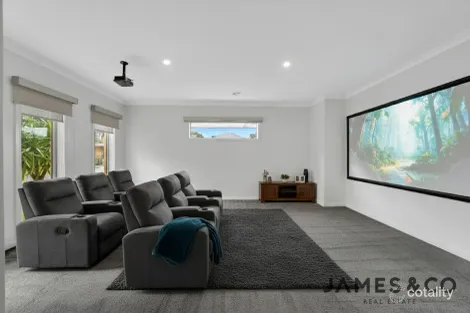 Property photo of 34 Bedervale Loop Doreen VIC 3754