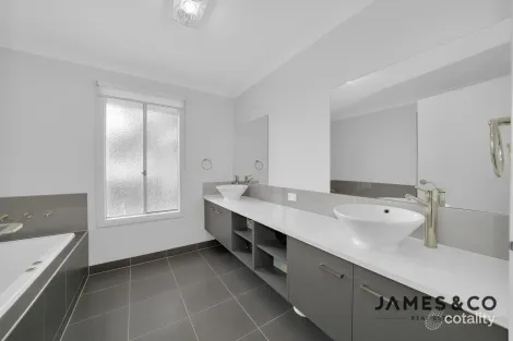 Property photo of 34 Bedervale Loop Doreen VIC 3754