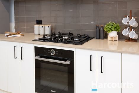 Property photo of 11 Viewside Crescent Craigieburn VIC 3064