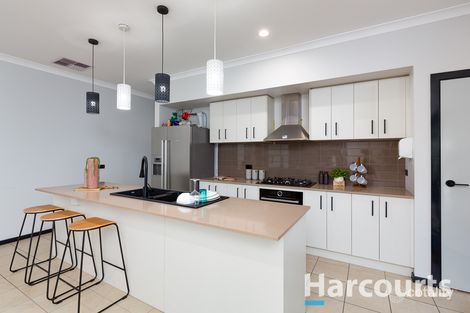Property photo of 11 Viewside Crescent Craigieburn VIC 3064