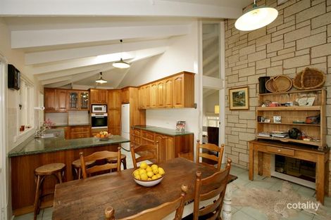 Property photo of 3 Highfield Place Kooringal NSW 2650