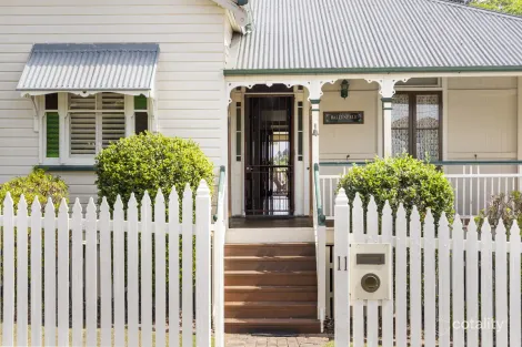 11 Frederick St, Newtown, QLD 4305