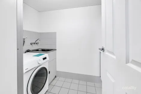 Property photo of 16/3-7 Eady Avenue Broadbeach Waters QLD 4218
