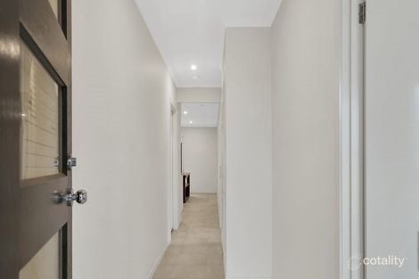 Property photo of 7 Hillgate Grove Fraser Rise VIC 3336