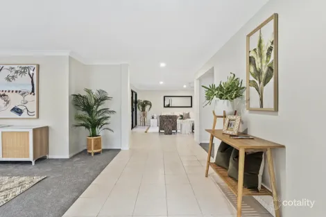 Property photo of 33 Penrhyn Street Pacific Pines QLD 4211