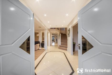 Property photo of 10 Daintree Grove Narre Warren VIC 3805