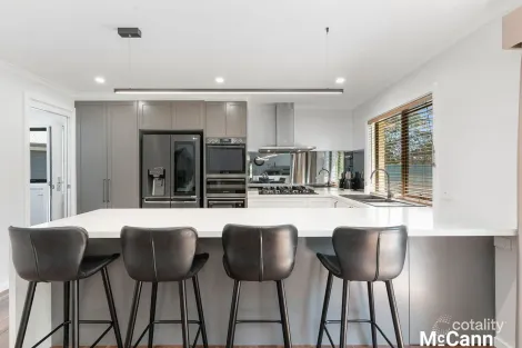 Property photo of 8 Ey Place Kambah ACT 2902