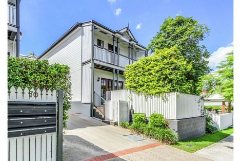 Property photo of 2/70 Overend Street Norman Park QLD 4170