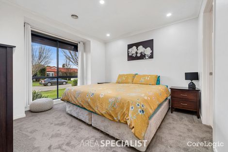 Property photo of 5 Nyarrin Place Cranbourne West VIC 3977