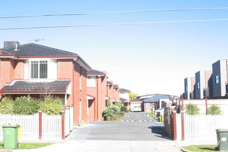 Property photo of 1/93-97 Edwardes Street Reservoir VIC 3073