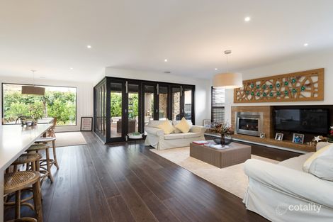 Property photo of 8 Pegasus Road Cranbourne West VIC 3977