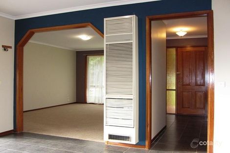 Property photo of 33 Railway Avenue Drouin VIC 3818