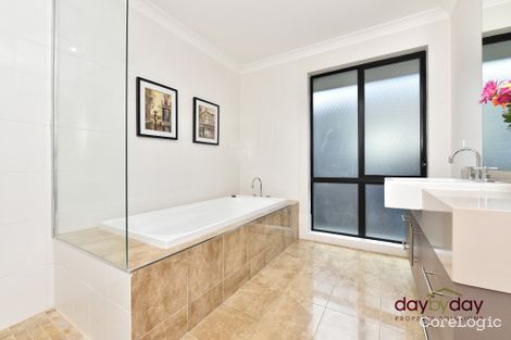 Property photo of 18 Tallowwood Crescent Fletcher NSW 2287