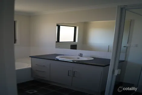 Property photo of 1/1 Moriarty Street Emerald QLD 4720