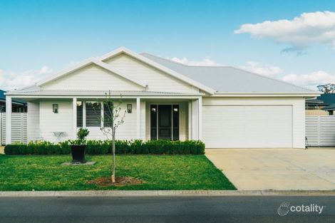 Property photo of 27 Sturrock Drive Boorooma NSW 2650