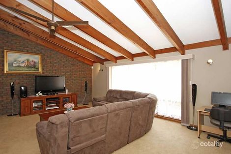 Property photo of 40 Holly Rise Hackham West SA 5163