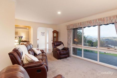 Property photo of 8 Trenton Place Mooroolbark VIC 3138