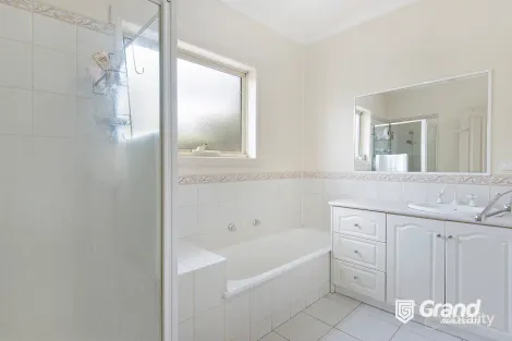 Property photo of 1/5 Harvie Street Glen Waverley VIC 3150