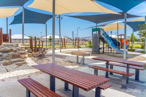 4 Westwood Cres, Hammond Park, WA 6164