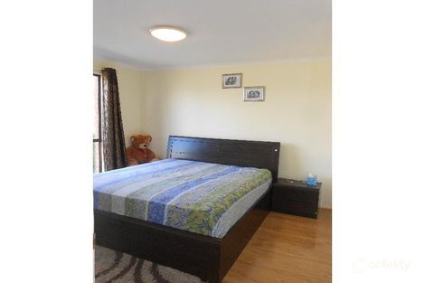 Property photo of 17 Temby Close Endeavour Hills VIC 3802