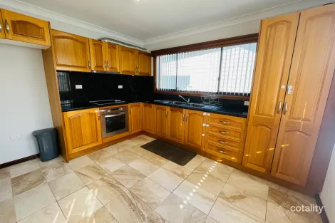 Property photo of 1/5 Shellharbour Road Lake Illawarra NSW 2528