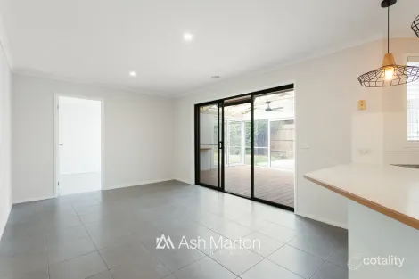 Property photo of 6 Samantha Crescent Cranbourne North VIC 3977