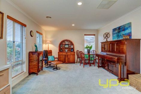 Property photo of 19 Netherton Place Caroline Springs VIC 3023