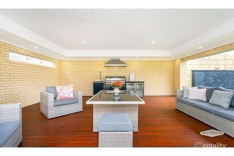 Property photo of 10 Minori Gardens Yangebup WA 6164