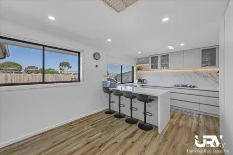 Property photo of 96 Langdon Crescent Craigieburn VIC 3064