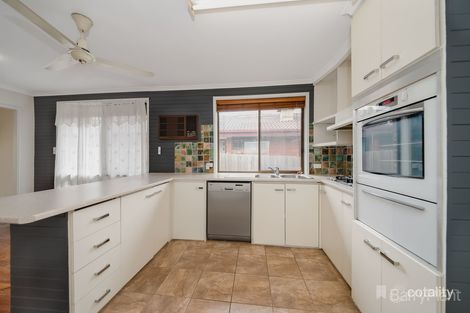 Property photo of 4 Chateau Avenue Narre Warren VIC 3805