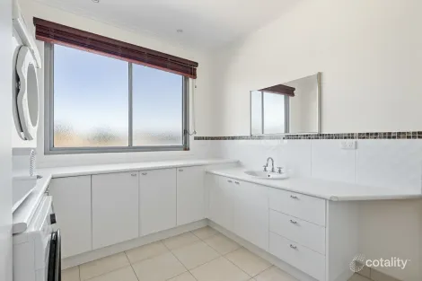 Property photo of 73 Slip Road Paynesville VIC 3880