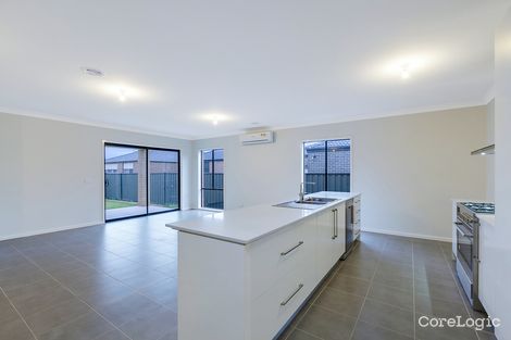 Property photo of 15 Fermont Avenue Craigieburn VIC 3064