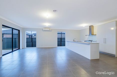 Property photo of 15 Fermont Avenue Craigieburn VIC 3064