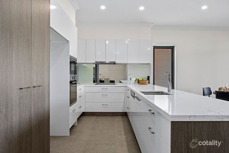 Property photo of 1 Fairway Place Avondale Heights VIC 3034