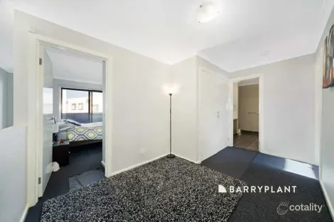 Property photo of 37 Zeta Circuit Cranbourne North VIC 3977
