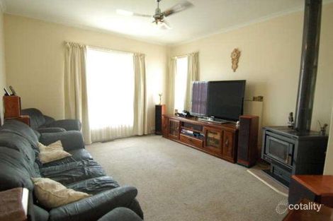 Property photo of 15 Boronia Grove Wendouree VIC 3355