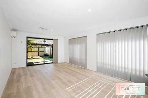 Property photo of 10 Covington Loop Success WA 6164