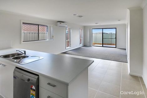 Property photo of 10 Raspberry Way Kurunjang VIC 3337