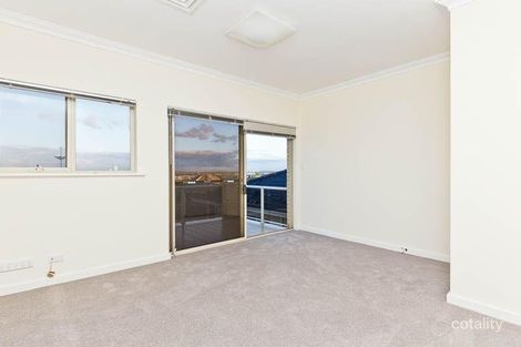 28 Longreach Pde, Coogee, WA 6166