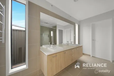 Property photo of 5 Agatha Way Werribee VIC 3030