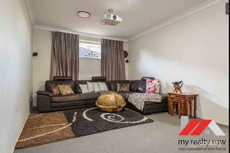 Property photo of 21 Petunia Place Macquarie Fields NSW 2564