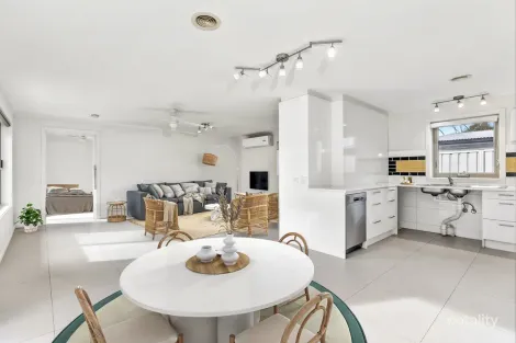Property photo of 35 Dash Crescent Fadden ACT 2904