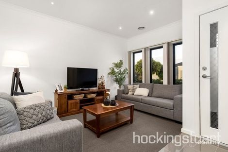 Property photo of 2/28 Whitlam Green Point Cook VIC 3030