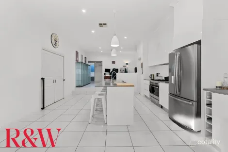 Property photo of 15 Littimer Way Ambarvale NSW 2560