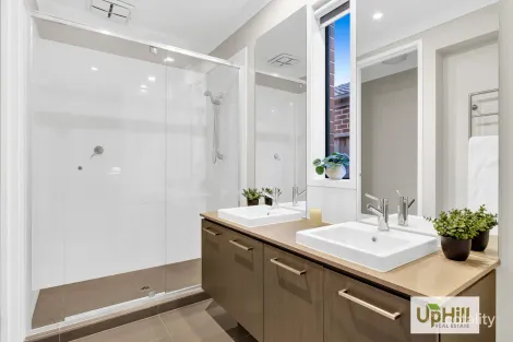 Property photo of 10 Serengeti Street Clyde North VIC 3978