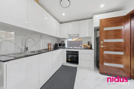 Property photo of 16 Rhonda Place Plumpton NSW 2761