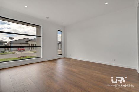 Property photo of 18 Sunnyside Drive Mickleham VIC 3064