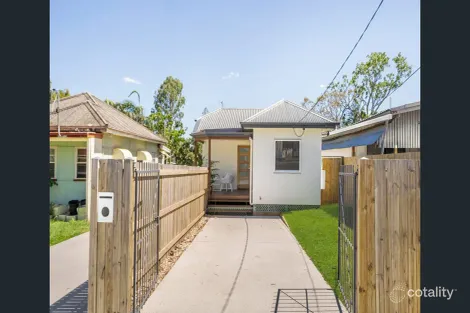 19 Short St, Woody Point, QLD 4019