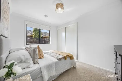 Property photo of 11 Ruthven Close Hillside VIC 3037