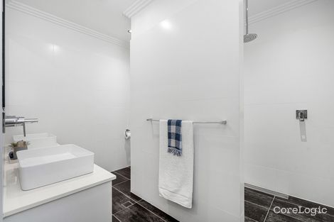 Property photo of 10 Moreton Avenue Wynnum QLD 4178